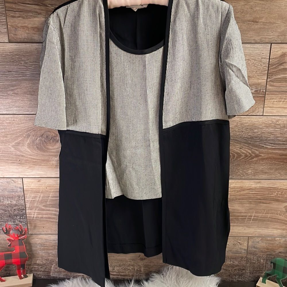 D.J. Summers Petite Ladies Top, Size 8P, Black and White